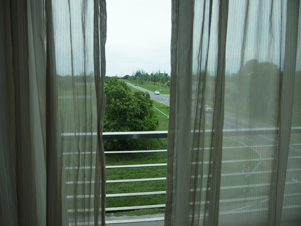 Roomz Hotel Seria Екстер'єр фото