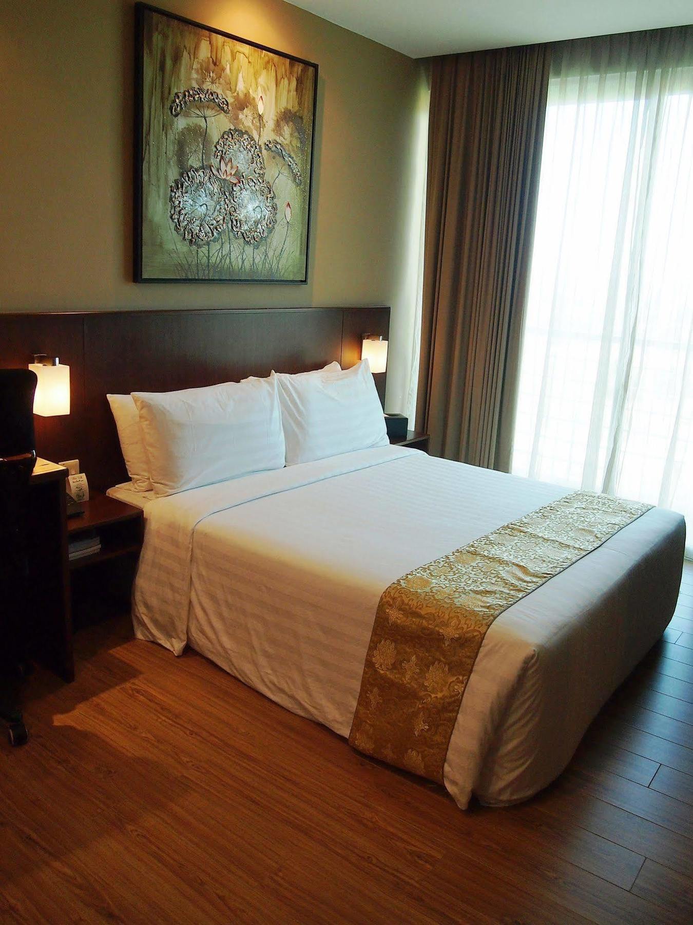 Roomz Hotel Seria Екстер'єр фото